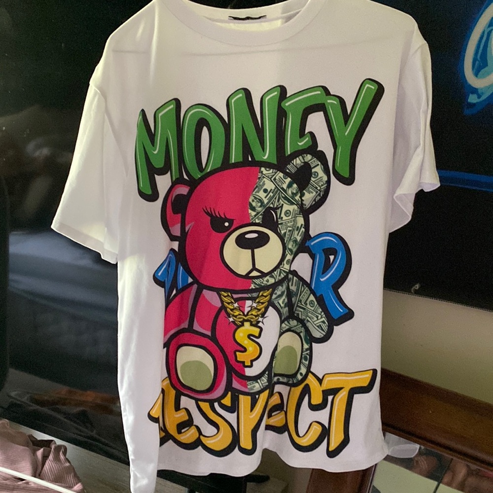 Graphic tee